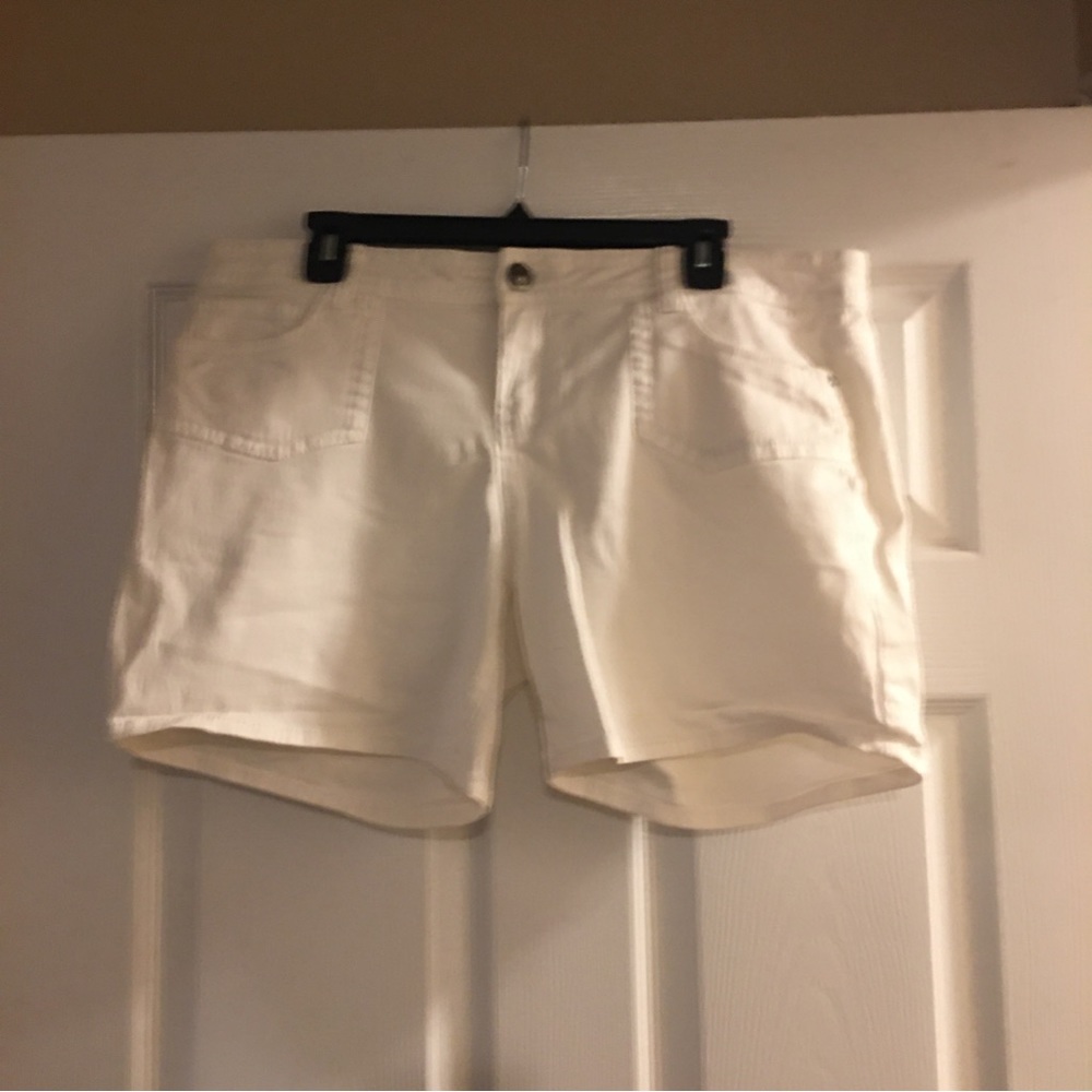 l.e.i. white shorts - Juniors Size 17